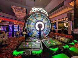 558